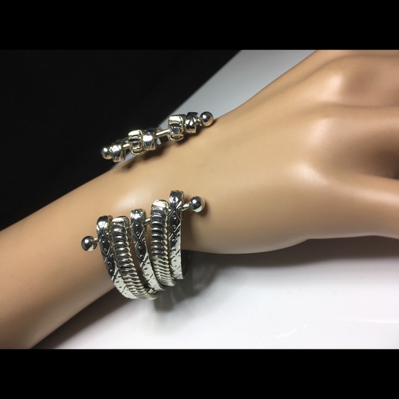 Jewelry - Picture 2 of 6